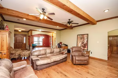 Living - 77 Reed Rd, Greenbrier, AR 72058 photo 5 of 6