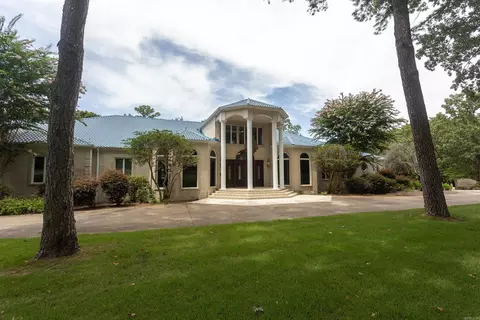 1686 Marina Rd, Russellville, AR 72802