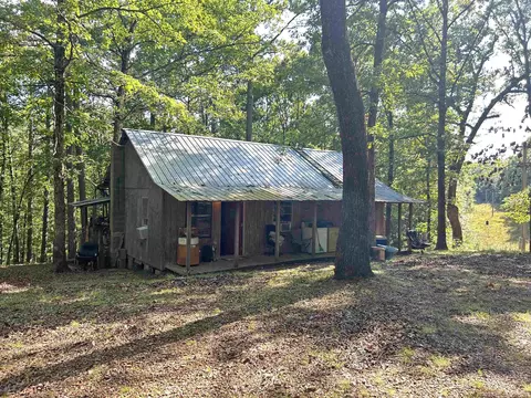 685 E Red Barn Rd, Cave City, AR 72521