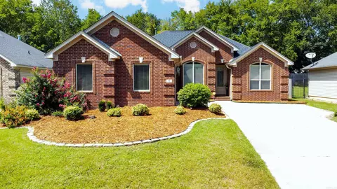 12 Crystalwood Dr, Little Rock, AR 72210