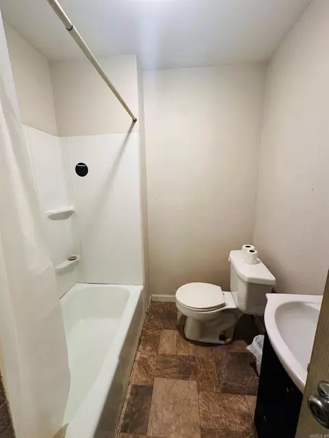 Bath - 917 Mcbee St, Malvern, AR 72104 photo 1 of 2