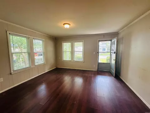 Living - 917 Mcbee St, Malvern, AR 72104 photo 3 of 4