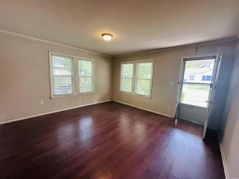Living - 917 Mcbee St, Malvern, AR 72104 photo 1 of 4