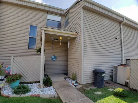 135 Apt 126 Hillview Dr, Fairfield Bay, AR 72088