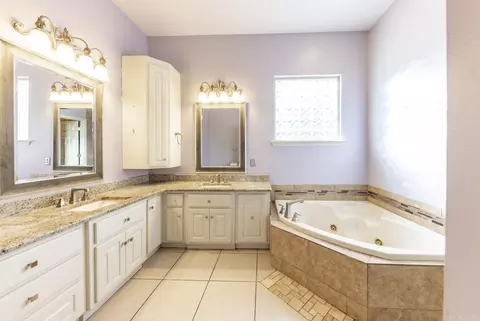 Bath - 248 W Crestside Dr, Alexander, AR 72002 photo 3 of 7