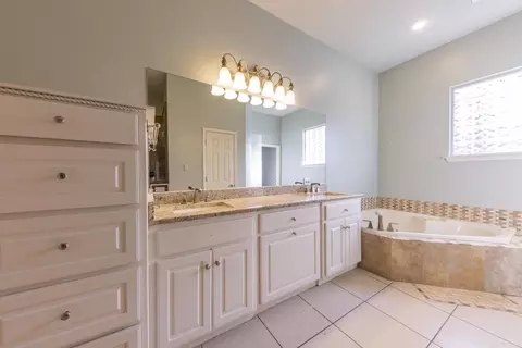 Bath - 248 W Crestside Dr, Alexander, AR 72002 photo 2 of 7