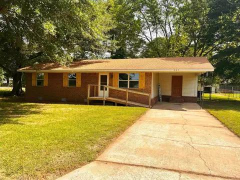 Exterior - 605 S Elm St, Beebe, AR 72012 photo 2 of 11