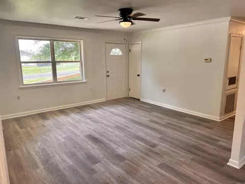 Living - 605 S Elm St, Beebe, AR 72012 photo 2 of 2