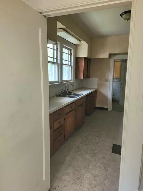 Entry Way - 3516 S Cherry St, Pine Bluff, AR 71603 photo 3 of 4