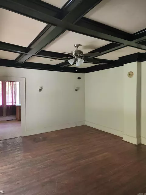 Living - 3516 S Cherry St, Pine Bluff, AR 71603 photo 3 of 4
