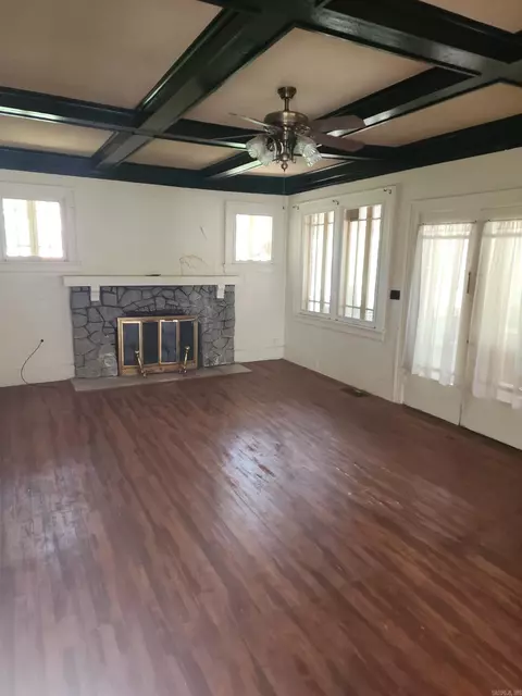 Living - 3516 S Cherry St, Pine Bluff, AR 71603 photo 2 of 4
