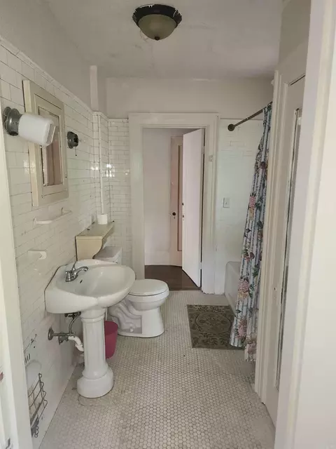 Bath - 3516 S Cherry St, Pine Bluff, AR 71603 photo 2 of 3