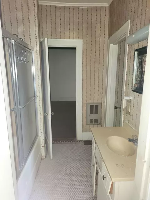 Bath - 3516 S Cherry St, Pine Bluff, AR 71603 photo 3 of 3