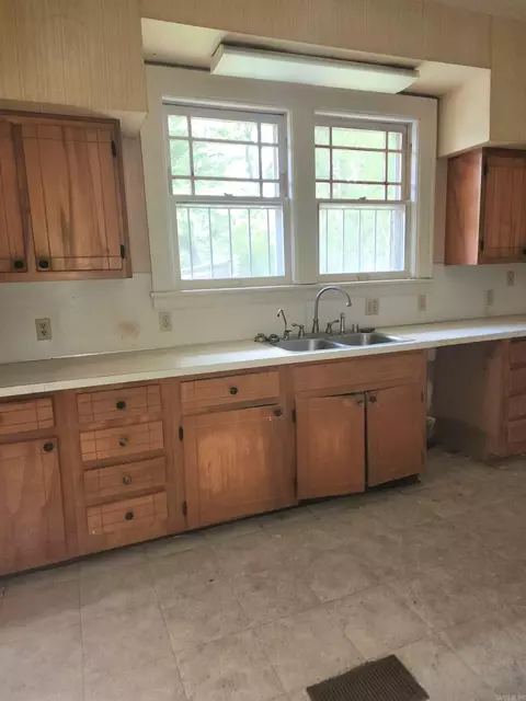 Kitchen - 3516 S Cherry St, Pine Bluff, AR 71603 photo 2 of 3