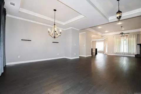 Living - 7633 S Shoreline Blvd, Benton, AR 72019 photo 2 of 5