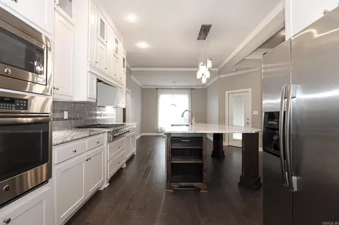 Kitchen - 7633 S Shoreline Blvd, Benton, AR 72019 photo 4 of 6