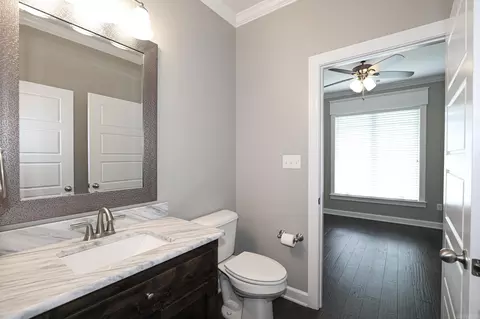 Bath - 7633 S Shoreline Blvd, Benton, AR 72019 photo 3 of 8