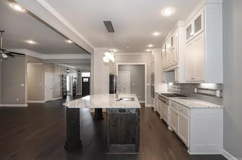 Kitchen - 7633 S Shoreline Blvd, Benton, AR 72019 photo 2 of 6