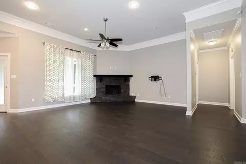 Living - 7633 S Shoreline Blvd, Benton, AR 72019 photo 3 of 5