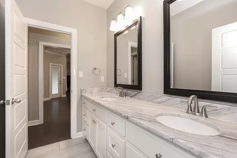 Bath - 7633 S Shoreline Blvd, Benton, AR 72019 photo 2 of 8