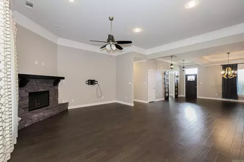 Living - 7633 S Shoreline Blvd, Benton, AR 72019 photo 4 of 5