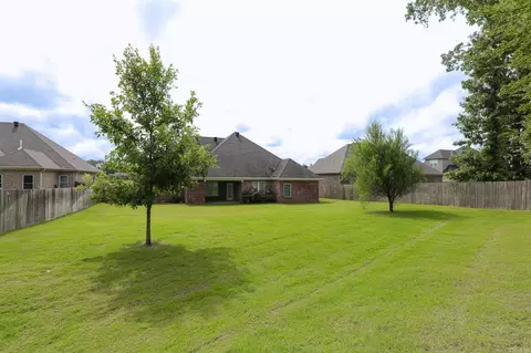 Exterior - 7633 S Shoreline Blvd, Benton, AR 72019 photo 8 of 9
