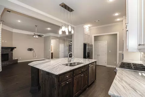 Kitchen - 7633 S Shoreline Blvd, Benton, AR 72019 photo 3 of 6