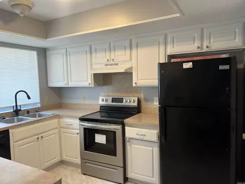 610 Greenbriar, Pine Bluff, AR 71603 photo 2