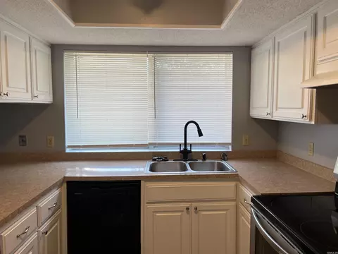610 Greenbriar, Pine Bluff, AR 71603 photo 3