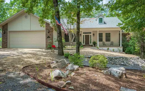 13 Campeon Ct, Hot Springs Village, AR 71909