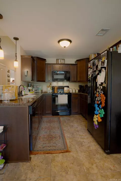 Kitchen - 2009 Dandelion Dr, Benton, AR 72019 photo 1 of 2