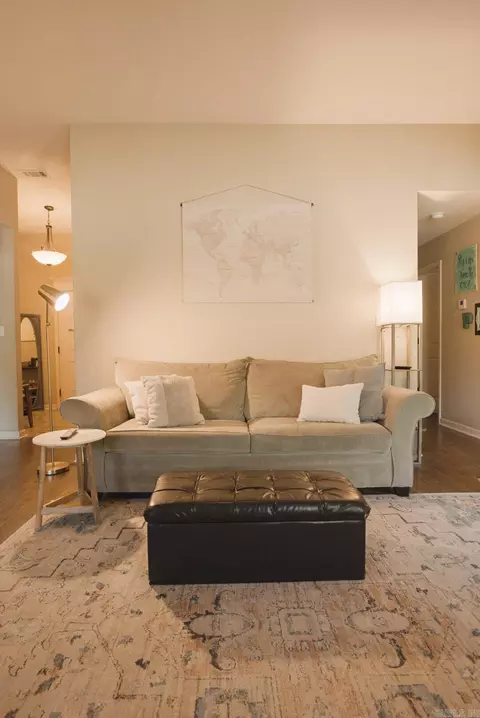Living - 2009 Dandelion Dr, Benton, AR 72019 photo 2 of 2