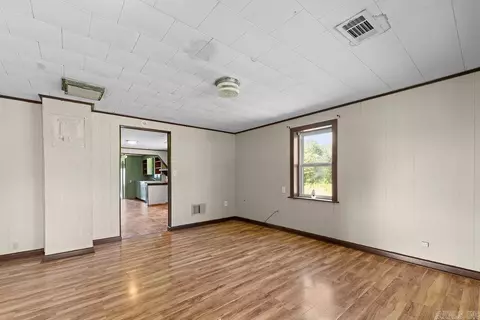 Living - 349 Biechler Rd, Clinton, AR 72031 photo 2 of 3