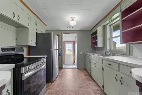 Kitchen - 349 Biechler Rd, Clinton, AR 72031 photo 1 of 2