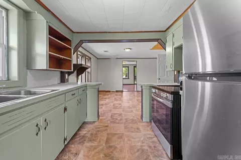Kitchen - 349 Biechler Rd, Clinton, AR 72031 photo 2 of 2