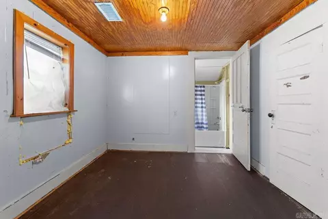 Bedroom - 349 Biechler Rd, Clinton, AR 72031 photo 3 of 4