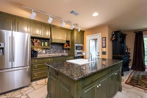 Kitchen - 11 Bald Eagle Dr, Paron, AR 72122 photo 3 of 5