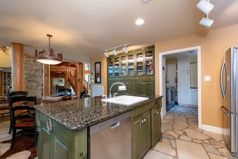 Kitchen - 11 Bald Eagle Dr, Paron, AR 72122 photo 4 of 5