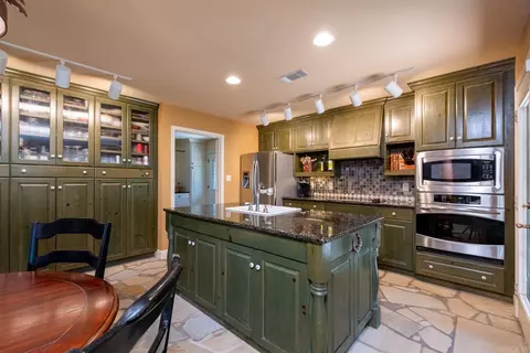 Kitchen - 11 Bald Eagle Dr, Paron, AR 72122 photo 2 of 5