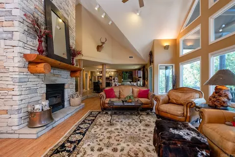 Living - 11 Bald Eagle Dr, Paron, AR 72122 photo 4 of 6