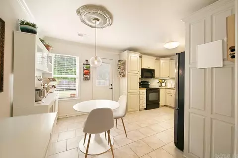 Kitchen - 29 Castleton Dr, Ward, AR 72176 photo 1 of 7