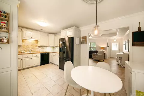 Kitchen - 29 Castleton Dr, Ward, AR 72176 photo 6 of 7