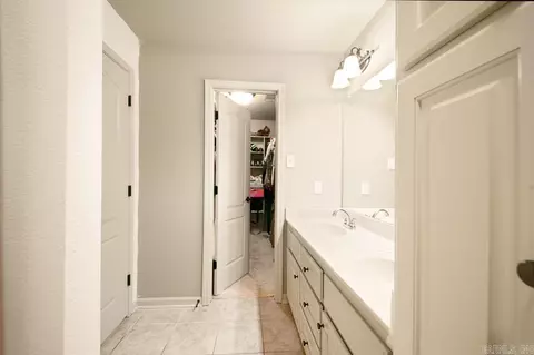 Bath - 29 Castleton Dr, Ward, AR 72176 photo 2 of 5