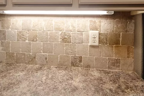 Kitchen - 29 Castleton Dr, Ward, AR 72176 photo 7 of 7