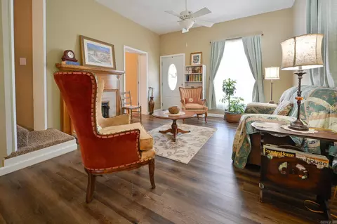 Living - 409 Tenth St, Mena, AR 71953 photo 2 of 3