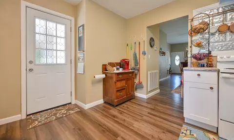 Entry Way - 409 Tenth St, Mena, AR 71953 photo 3 of 3