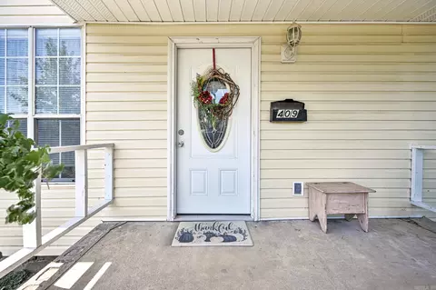 Entry Way - 409 Tenth St, Mena, AR 71953 photo 1 of 3