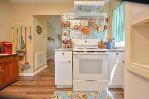 Kitchen - 409 Tenth St, Mena, AR 71953 photo 2 of 3