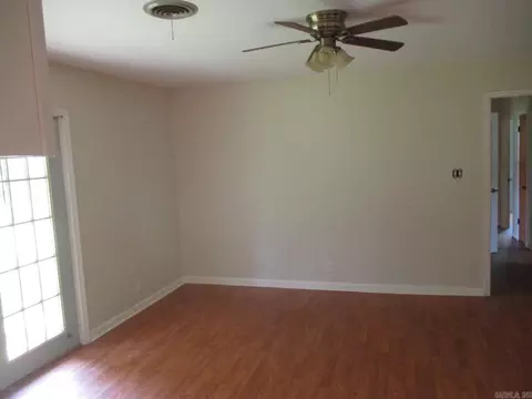 Living - 401 N Lemon St, Beebe, AR 72012 photo 2 of 3