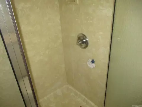 Bath - 401 N Lemon St, Beebe, AR 72012 photo 3 of 5